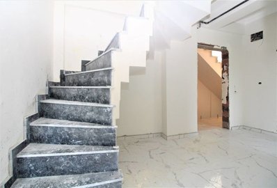 Interior 8