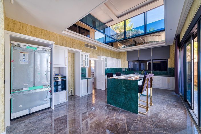 Image No.10-8 Bed House/Villa for sale