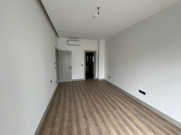 Interior 8