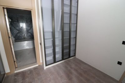 Interior 8