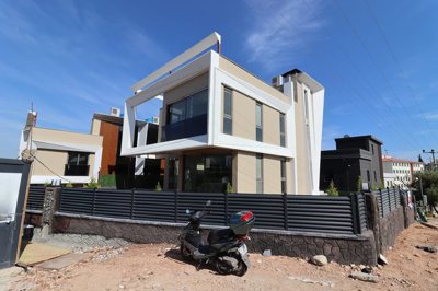 Exterior 4