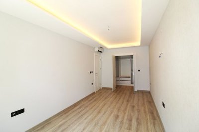 Interior 7