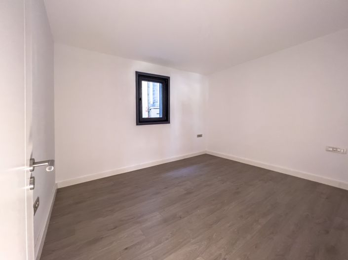 Image No.23-4 Bed Apartment for sale