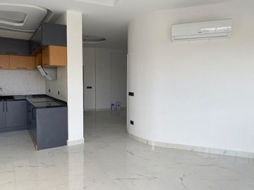Interior 4