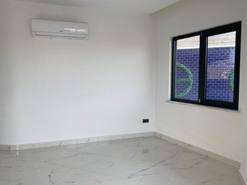Interior 5