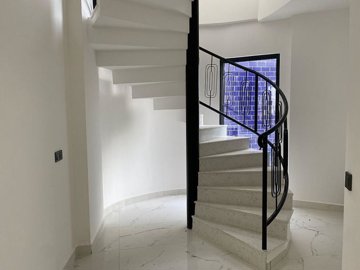Interior 7