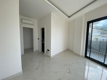 Interior 8