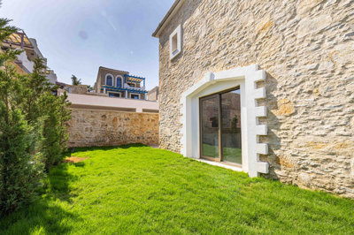 Exterior 10