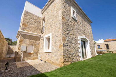 Exterior 8