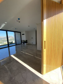 Interior 6