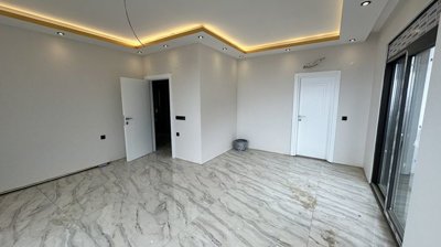 Interior 5