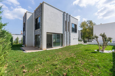 Exterior 3