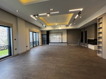Interior 4