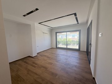 Interior 8