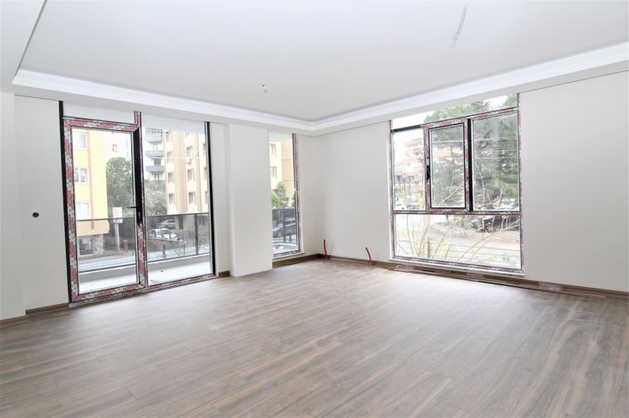 Image No.9-5 Bed Apartment for sale