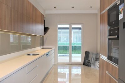Interior 4