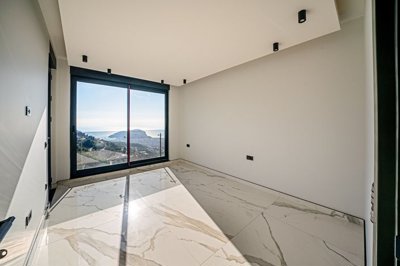 Interior 4