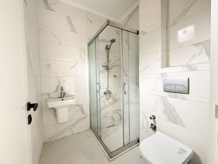 Image No.18-3 Bed Apartment for sale