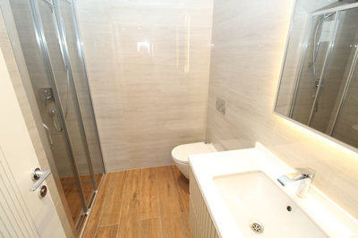 Interior 8