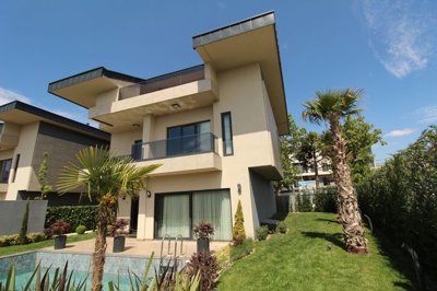 Exterior 3