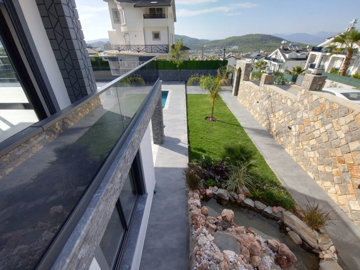 Exterior 12