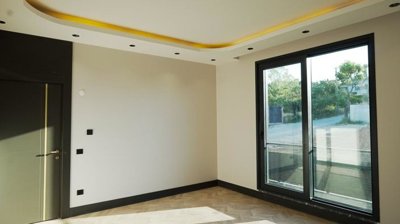 Interior 9