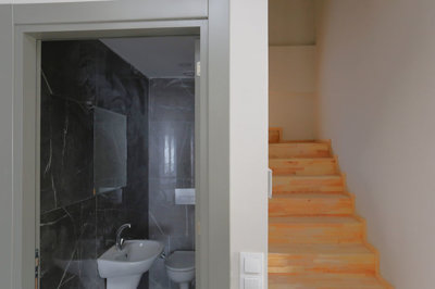 Interior 6