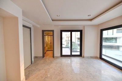 Interior 6