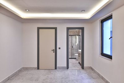 Interior 8