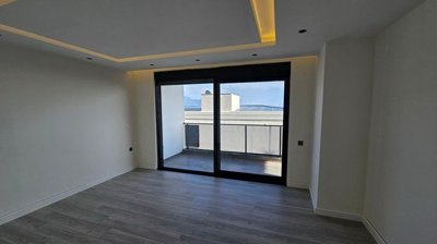Interior 6