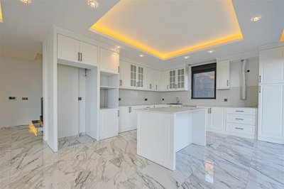 Interior 6