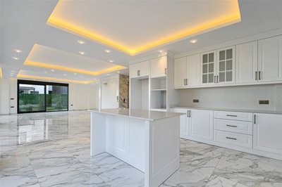 Interior 7