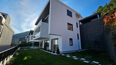 Exterior 4
