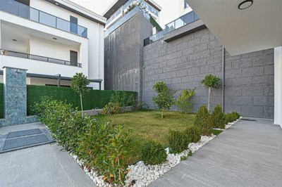 Exterior 6