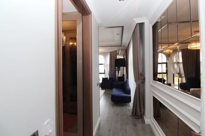 Interior 4