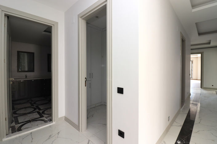 Image No.35-5 Bed Apartment for sale