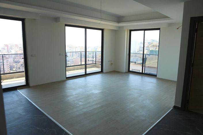 Image No.25-4 Bed Apartment for sale