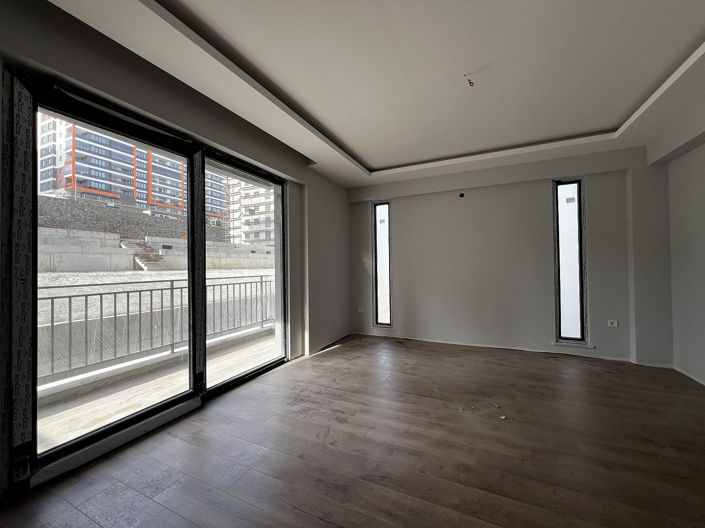 Image No.20-4 Bed Apartment for sale