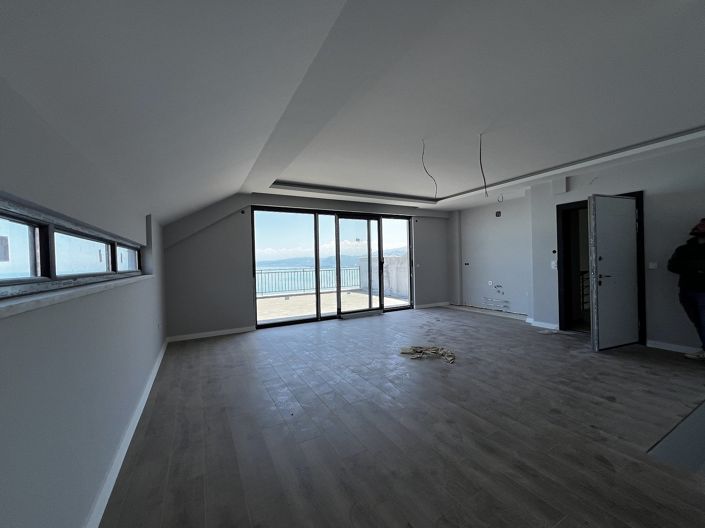 Image No.41-5 Bed Apartment for sale