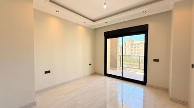 Interior 5