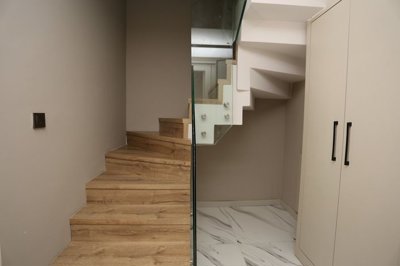Interior 6