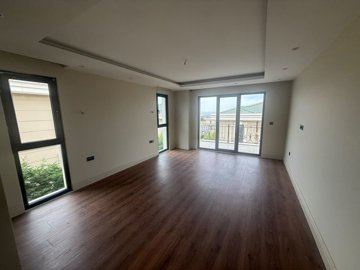 Interior 4