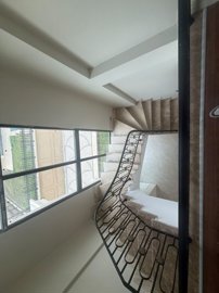 Interior 9
