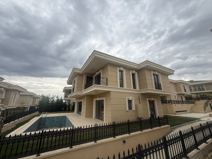 Image No.3-Maison / Villa de 6 chambres à vendre à Büyükçekmece