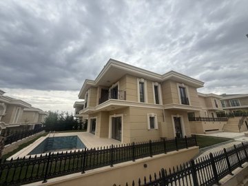 Exterior 3