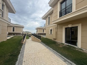 Exterior 5