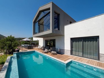 Exterior 3