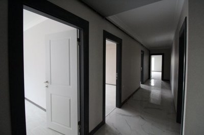 Interior 10
