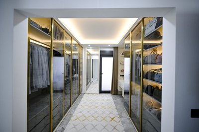 Interior 6