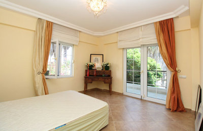 Interior 7